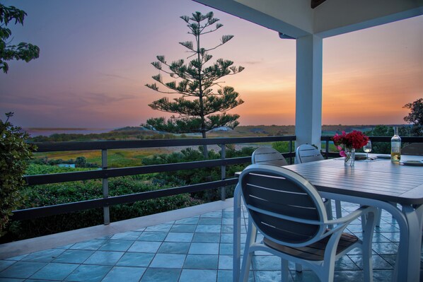 Outdoor dining - The House of Bilici Charming house surrounded by greenery near golden beaches. (Trapani)