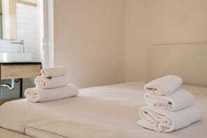 2 Schlafzimmer, Reisekinderbett