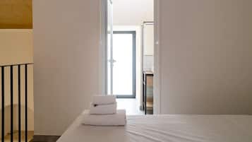 2 bedrooms, travel crib