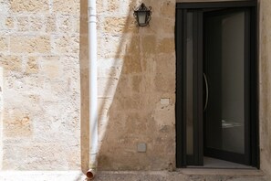 تفاصيل الفندق من الخارج