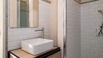 Regadera, amenidades de baño gratuitas, secadora de cabello, bidet