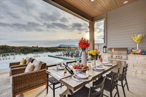 Sunset Oaks Estate I with Infinity Pool