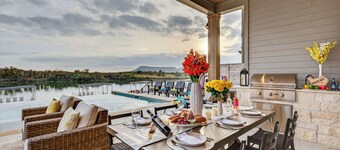 Sunset Oaks Estate I with Infinity Pool