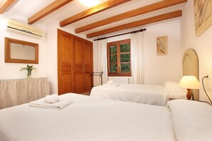 3 chambres, fer et planche à repasser, draps fournis
