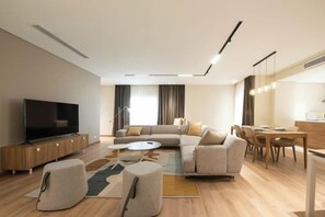 Apartment, Balcony | Living area
