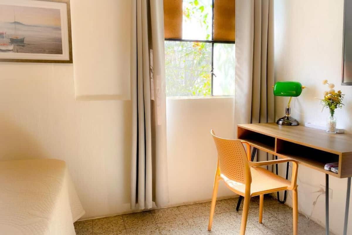 Tremannsrom – familie, flere senger | Blendingsgardiner, wi-fi (inkludert) og sengetøy