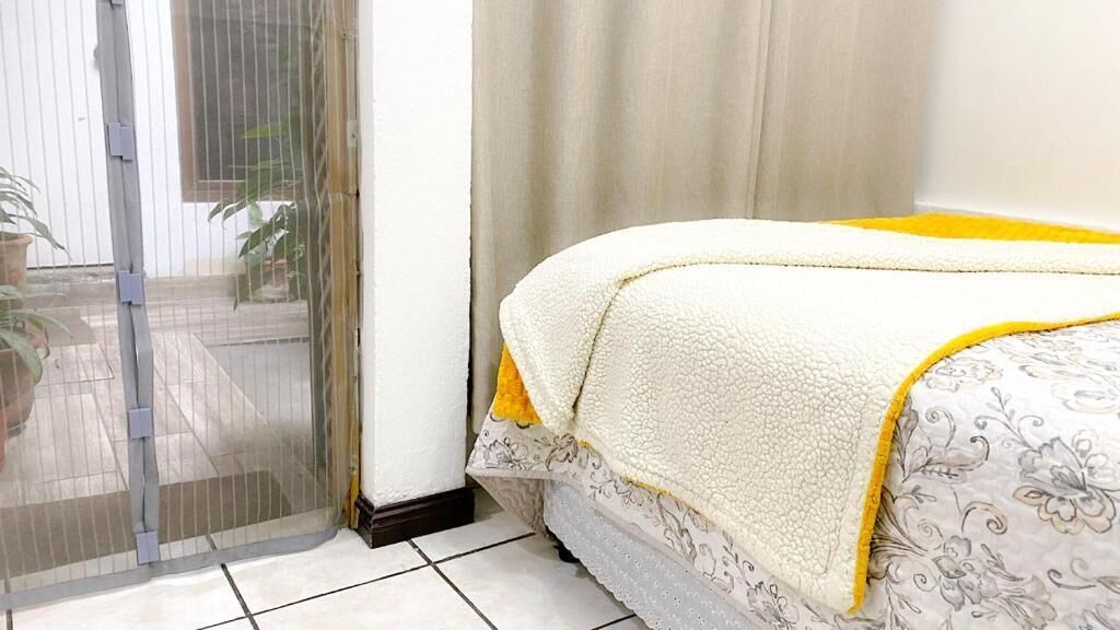 Økonomi-enkeltrom, bakgårdsutsikt | Blendingsgardiner, wi-fi (inkludert) og sengetøy