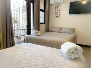 Blackout drapes, free WiFi, bed sheets