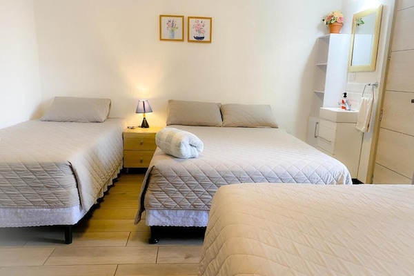 Family Room, Balcony | Langsir/tirai gelap terus, Wi-fi percuma, cadar katil