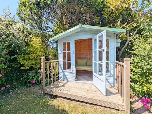 Culver End - Felpham - a cottage that sleeps 6 guests in 3 bedrooms