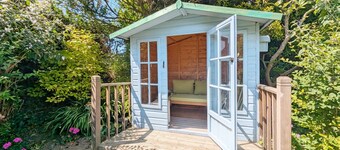 Culver End - Felpham -  a cottage that sleeps 6 guests  in 3 bedrooms
