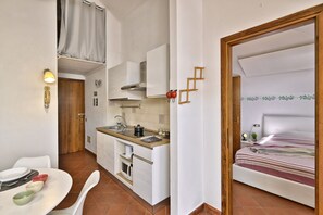 1 室のベッドルーム、WiFi (無料)、ベッドシーツ