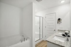 Casa de ciudad, 3 habitaciones | Baño | Toallas y shampoo 