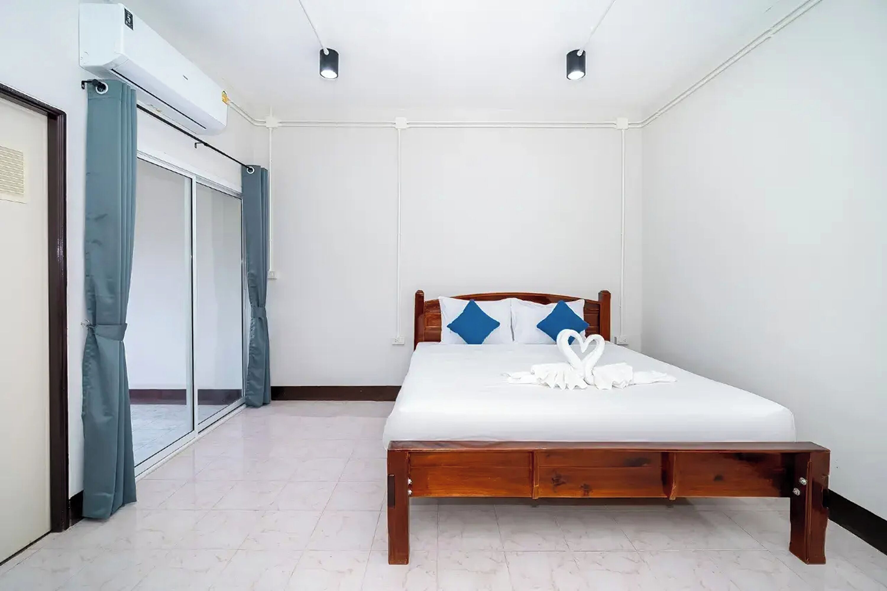 Quarto superior, 1 cama King | Escrivaninha, Wi-Fi de cortesia