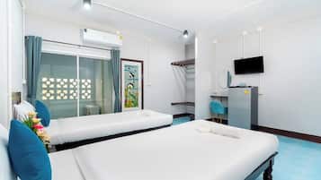 Deluxe Twin Room | Desk, iron/ironing board, free WiFi, bed sheets