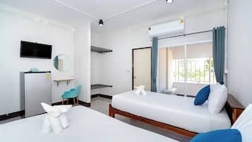 Superior Twin Room | Desk, iron/ironing board, free WiFi, bed sheets