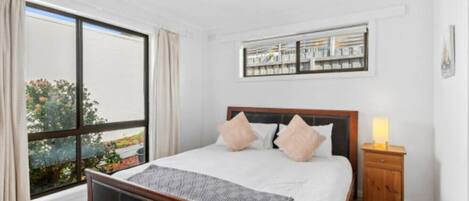 3 عدّة غرف نوم وواي فاي مجانًا وملاءات أسرّة