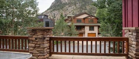 House, 4 Bedrooms | Property grounds