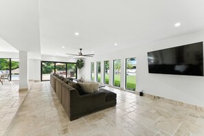 Villa, 5 chambres | Coin séjour