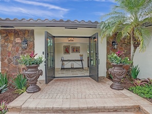 Villa, 5 Bedrooms | Exterior detail
