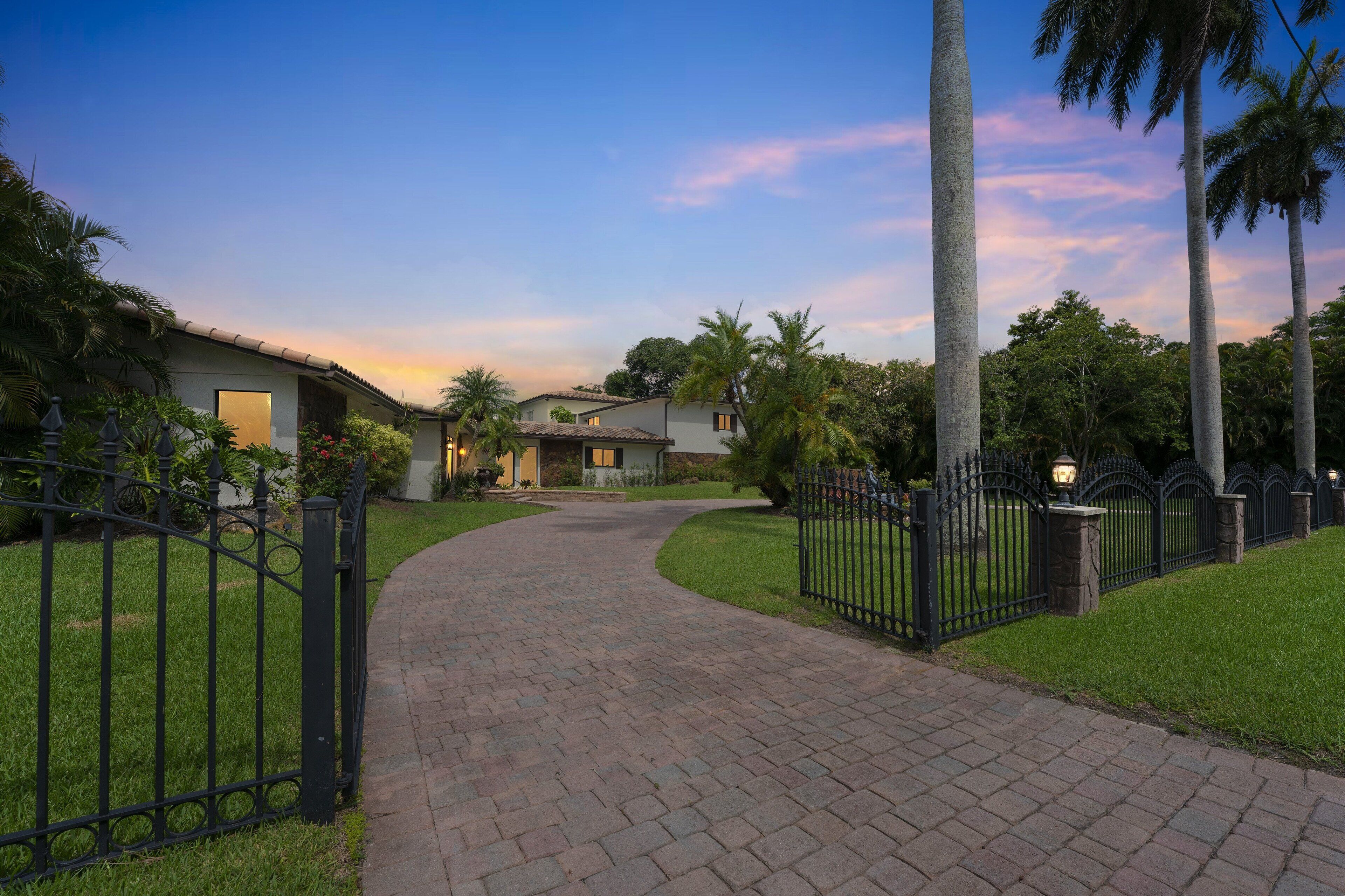 Villa, 5 Bedrooms | Property grounds