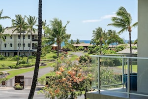 Condo, 2 Bedrooms | Property grounds