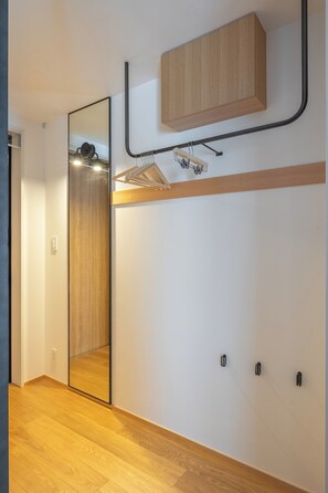 Dash Living Gojo Premier Room | Desk, iron/ironing board, free WiFi