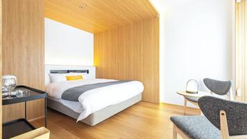 Quarto casal luxo, para não fumantes | Frigobar, escrivaninha, ferros/tábuas de passar roupa, Wi-Fi de cortesia