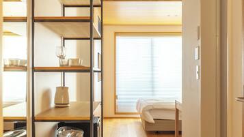 Quarto casal luxo, para não fumantes | Frigobar, escrivaninha, ferros/tábuas de passar roupa, Wi-Fi de cortesia