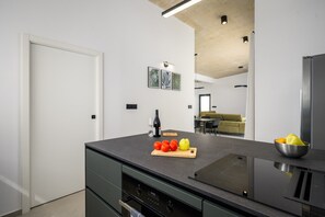 Kühlschrank, Ofen, Herdplatte, Geschirrspüler