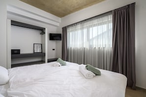 3 chambres, fer et planche à repasser, Wi-Fi, draps fournis