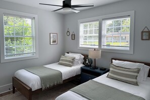 2 bedrooms, iron/ironing board, free WiFi, bed sheets