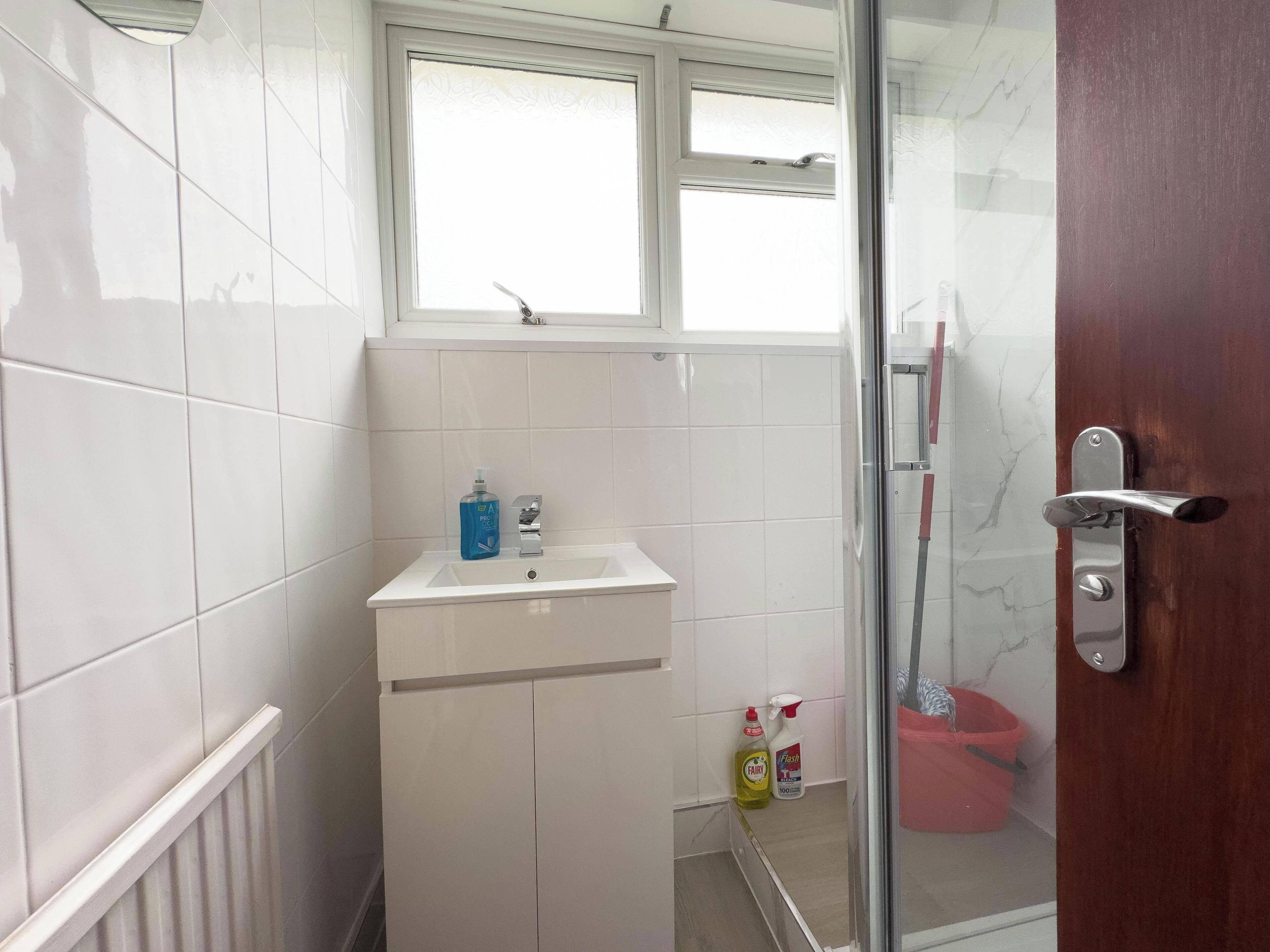 Shower, towels