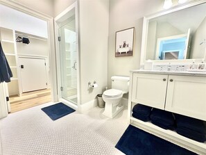 Shower, hair dryer, towels - A Serene Cottage in the Heart of Palmetto Bluff (Bluffton)