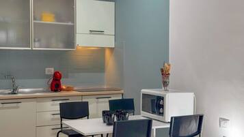 Mikrovågsugn, ugn, spishäll och diskmaskin