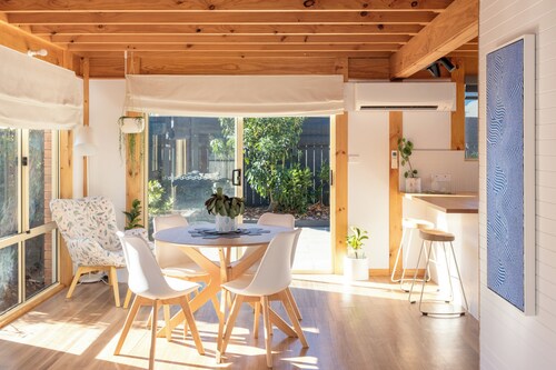 Lemon Tree | Walk to the beach! | Pet Friendly | Free Parking | Eco Friendly