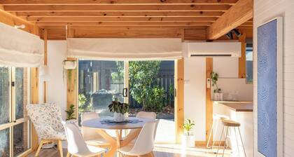 Lemon Tree | Walk to the beach! | Pet Friendly | Free Parking | Eco Friendly