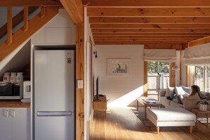 Interior - Lemon Tree | Walk to the beach! | Pet Friendly | Free Parking | Eco Friendly (Bellerive)