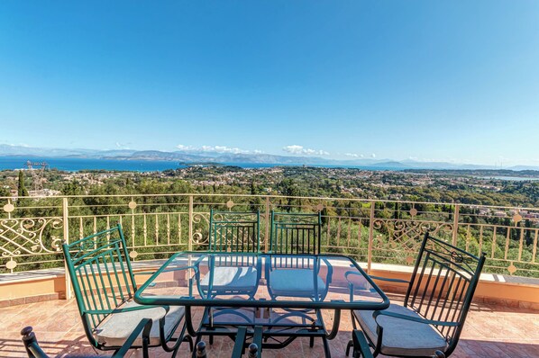 Villa | 3 bedrooms, Internet