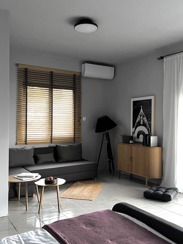 ห้องจูเนียร์สวีท, ระเบียง, วิวทะเล | บริเวณนั่งเล่น