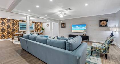 The Sun Sail Retreat - Spacious Home w/ Private Pool, 1 Mile to Beach, Walk DT!