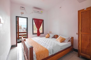 Iron/ironing board, free WiFi, bed sheets