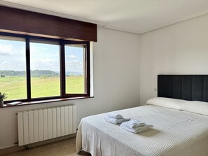 4 slaapkamers, een strijkplank/strijkijzer, gratis wifi, beddengoed