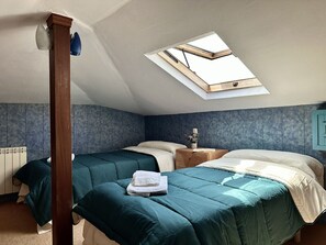 4 bedrooms, iron/ironing board, bed sheets