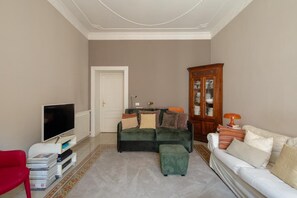 TV - Emanuela Home   Prati, Rome (ROMA)