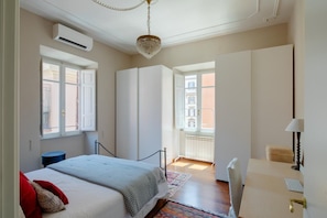 4 chambres, fer et planche à repasser, Wi-Fi, draps fournis