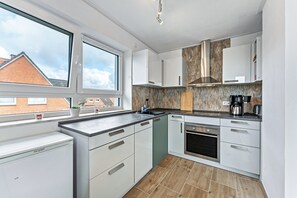 Geladeira, fogão, cooktop, lava-louças