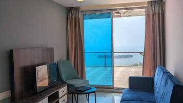 Executive Apartment, Balcony | Living area