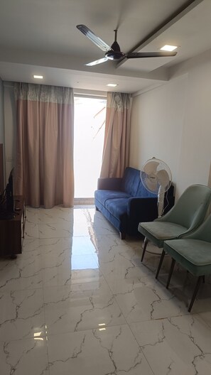 Classic Apartment, Balcony, Sea View | Living area - Seadeck Homestay (Dapoli)