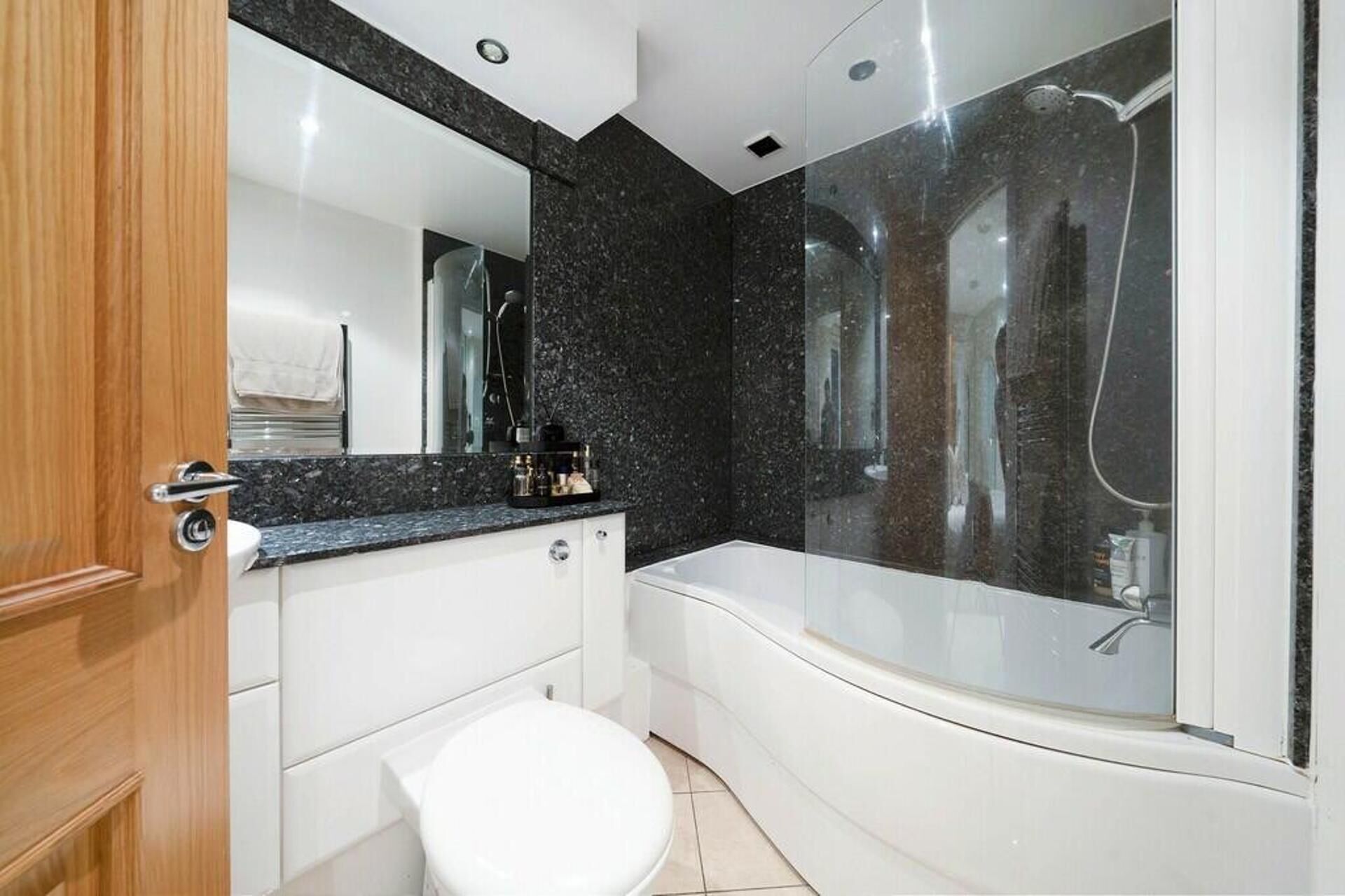 Combined shower/tub, deep soaking tub, hair dryer, towels